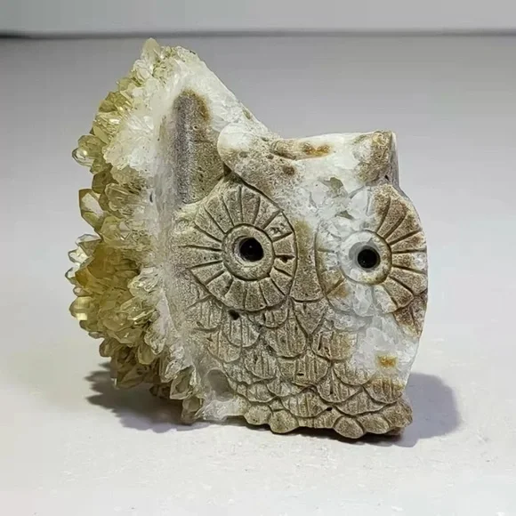 Natural quartz Crystal carved Owl - Picture 4 of 5
